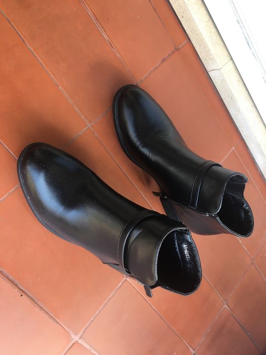 Botins de senhora novos