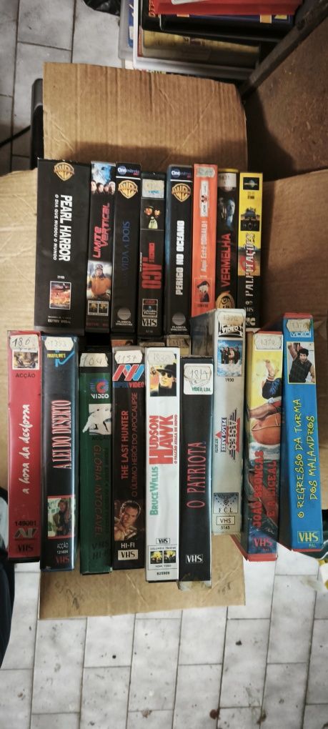 Cassetes VHS em caixa