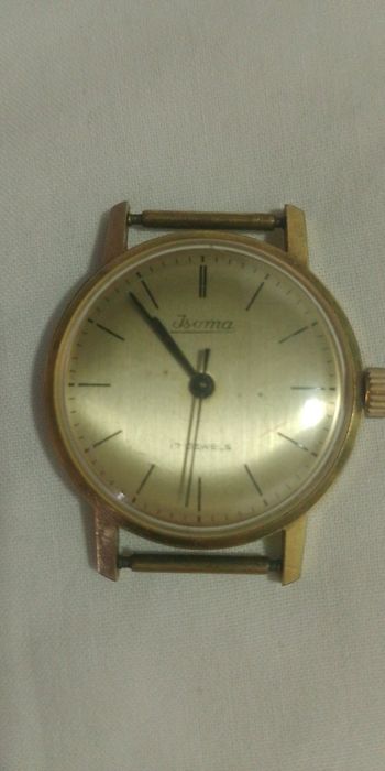 Продаються позолочение часи.