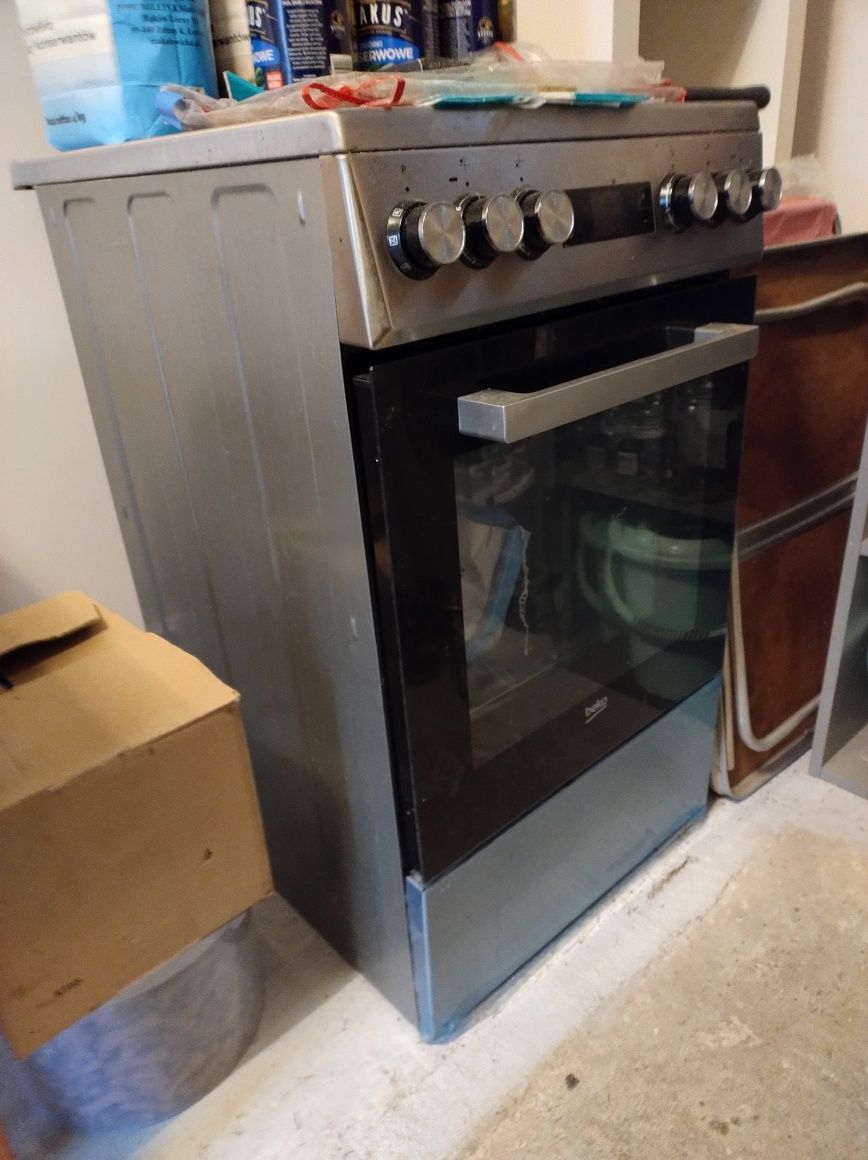 Kuchnia Beko 4 palniki FSM57300GX Termoobieg