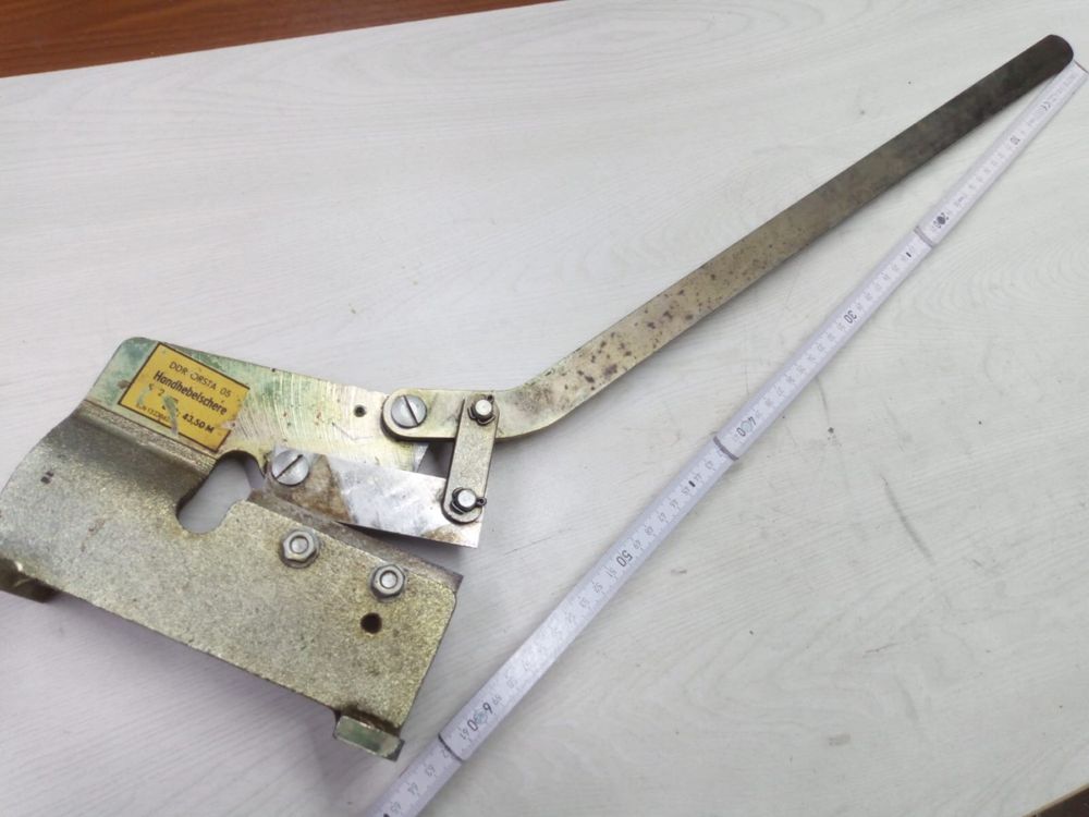 Stara gilotyna, nożyce gilotynowe produkcji DDR