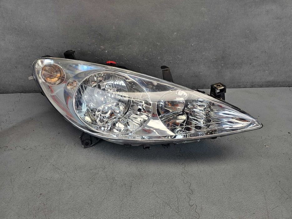 Peugeot 307  Lampa Przód Przednia Prawa Kompletna Europa Stan BDB