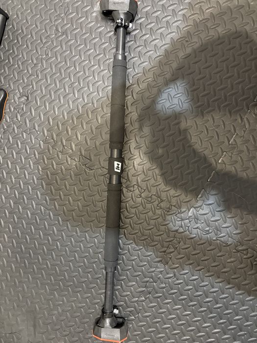 Drążek do podciągania regulowany, rozporowy 200kg