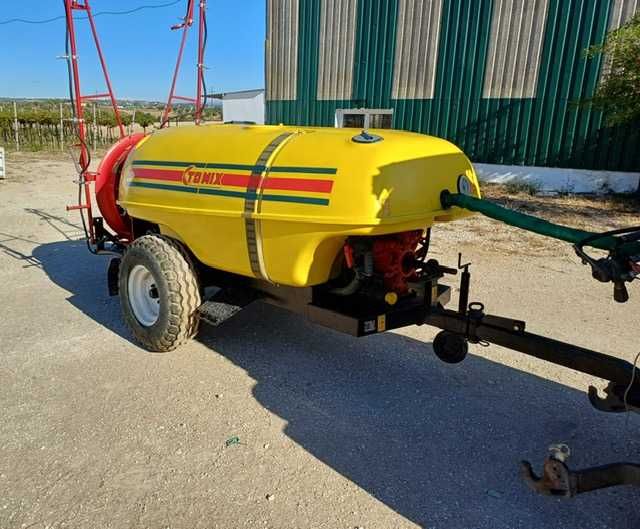Pulverisador 2000L com barras