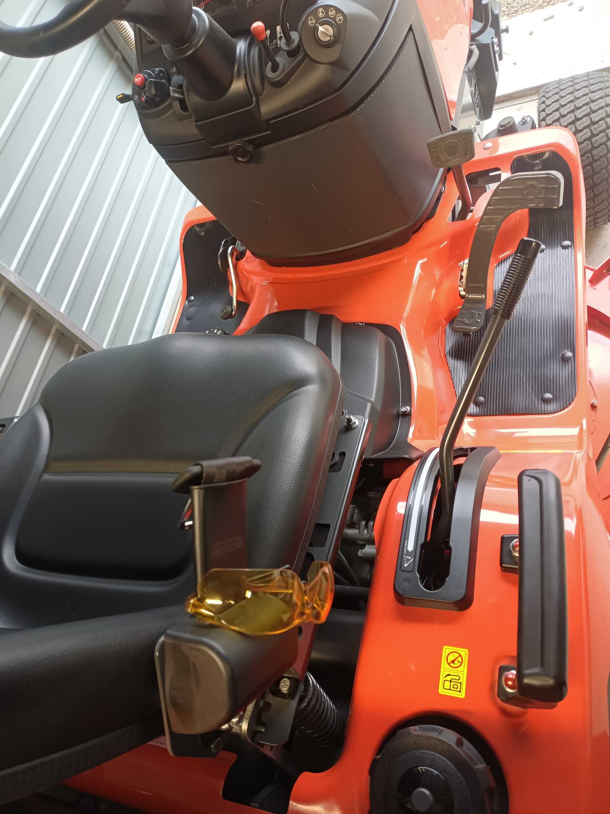 Kubota g261 HD kosiarka samojezdna wysoki wysyp 640 l kosz 137 kosisko