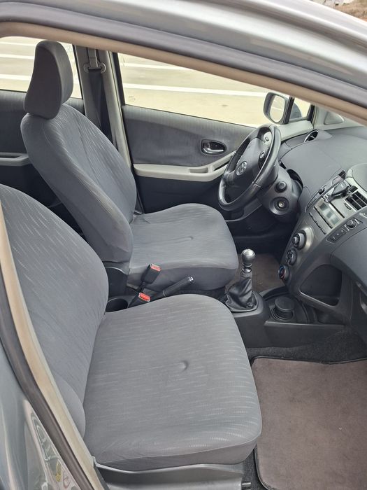 Toyota Yaris 1.4 D-4D 90 cv - 6 velocidades e AC