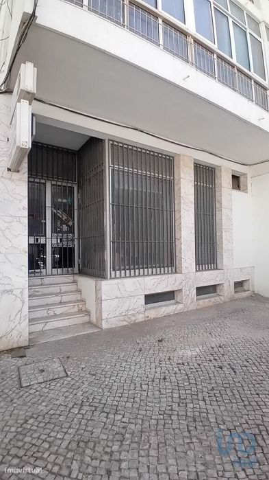 Loja / Estabelecimento Comercial em Loulé (São Clemente) de 176,00 m2