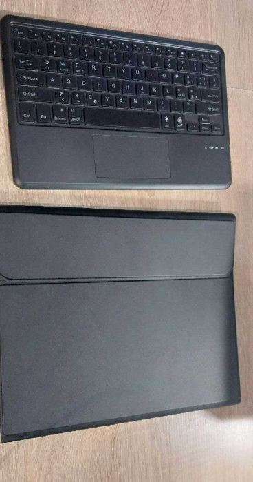 Etui z klawiaturą bluetooth na tablet Apple do iPad Pro 11" (M4) 2024