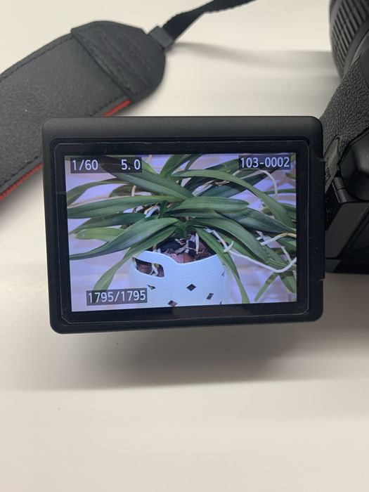 Canon EOS 600D EF-S 18-55 DC-III Kit як новий