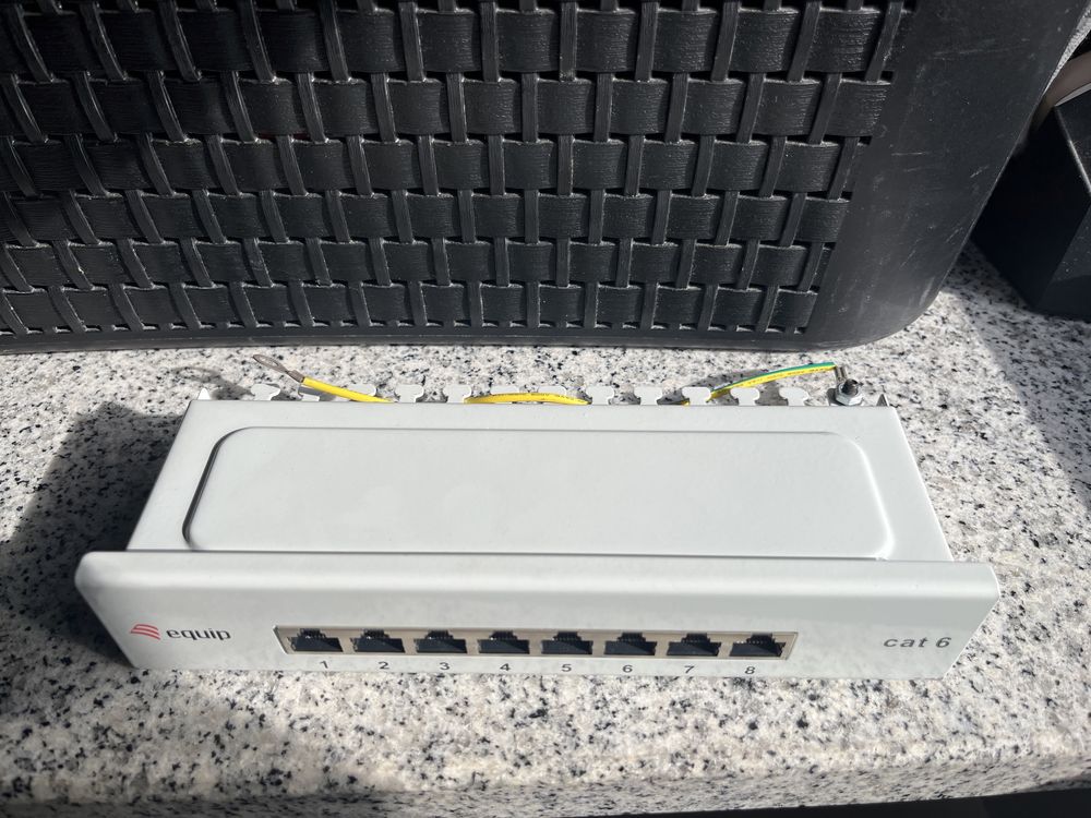 Painel de ligação EQUIP CAT6 FTP 8 portas FTP blindado Cinzento