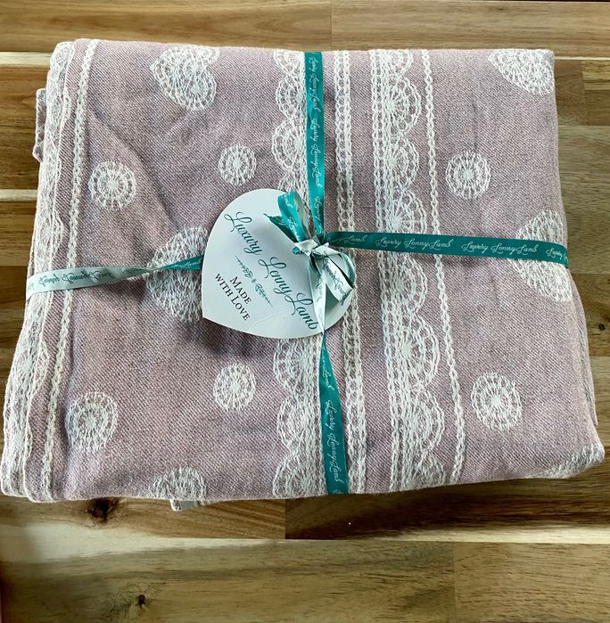 Lennylamb żakardowa chusta pudrowa koronka