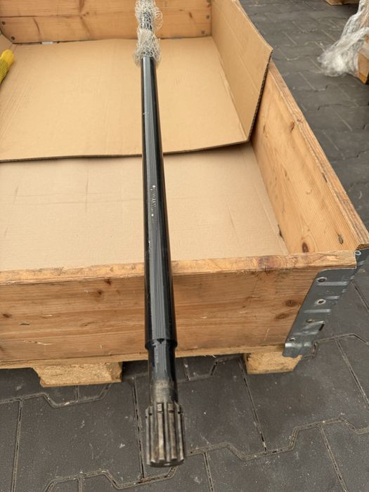 Wałek napędowy przedniej osi Steyr Kompakt 4120 oryginał CNH