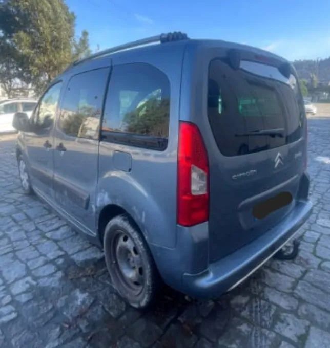 Porta Lateral Esquerda Citroen Berlingo/Peugeot Partner 2013