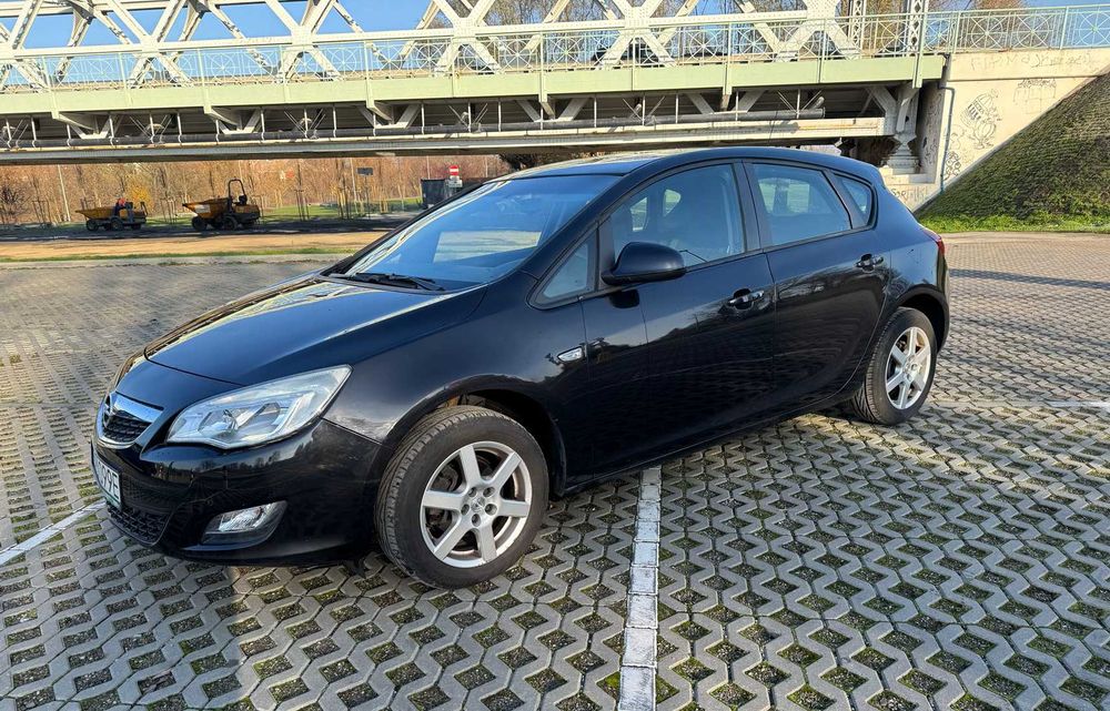 Opel Astra J1.4 Ekonomiczny Zadbany Dobrze Wyposażony Auto z Gwarancją