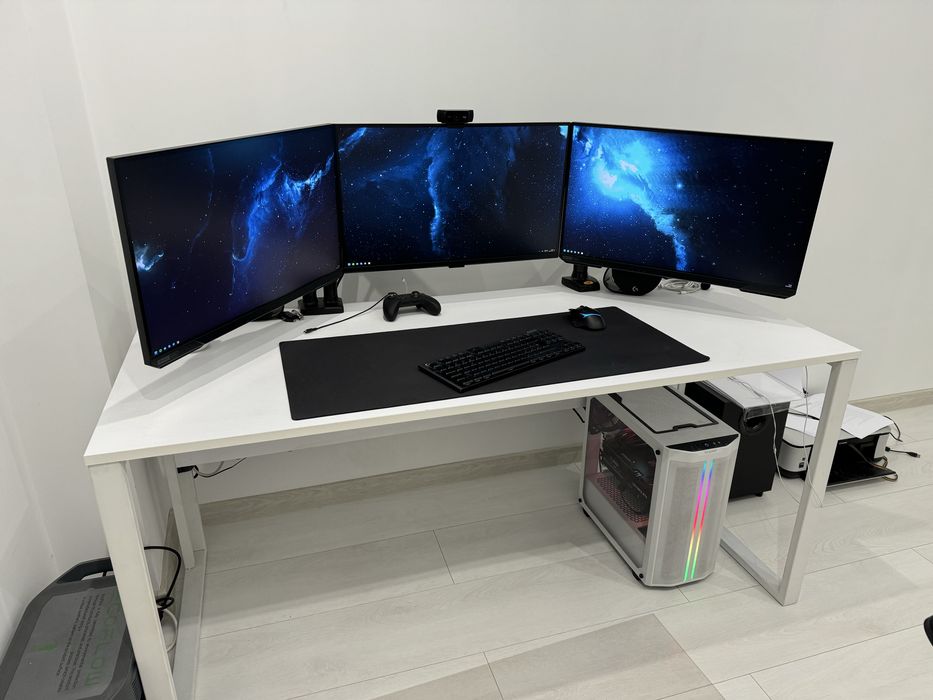 Стіл компютерний білий