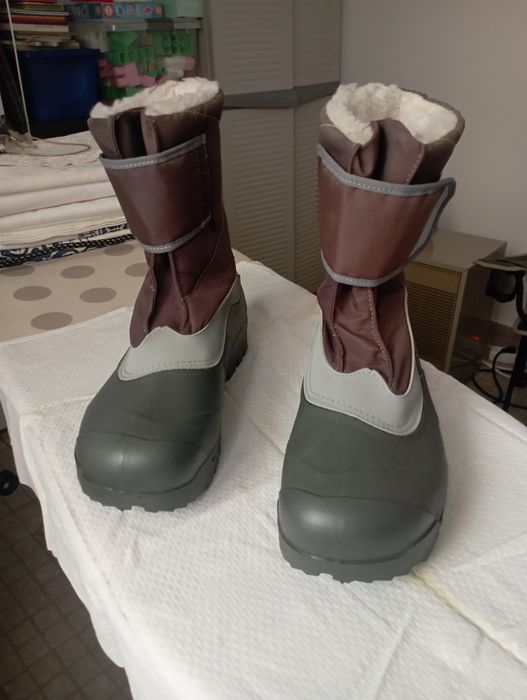 Botas impermeáveis e para a neve