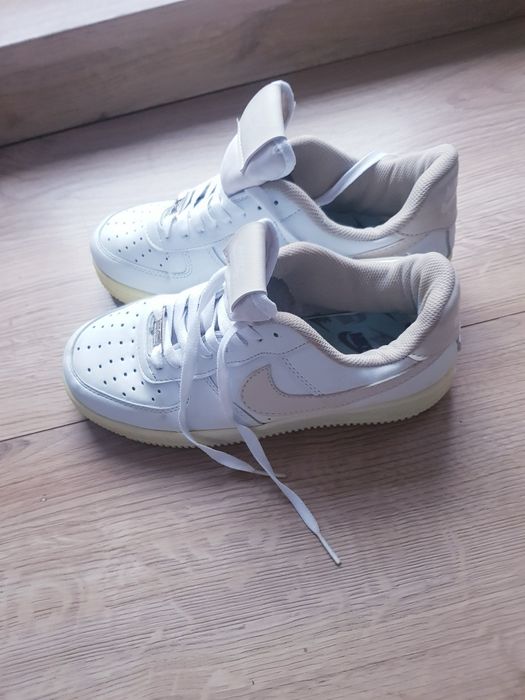 Skórzane buty sportowe damskie marki Nike Air rozmiar 38.