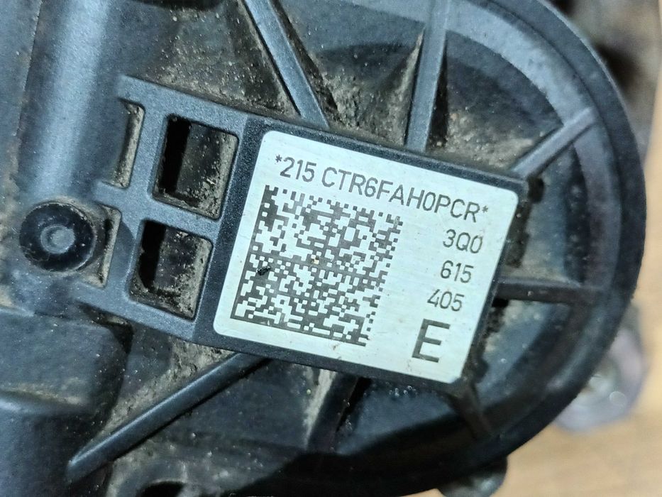 VW Passat B8 zacisk elektryczny jarzmo hamulcowy lewy tył tylny