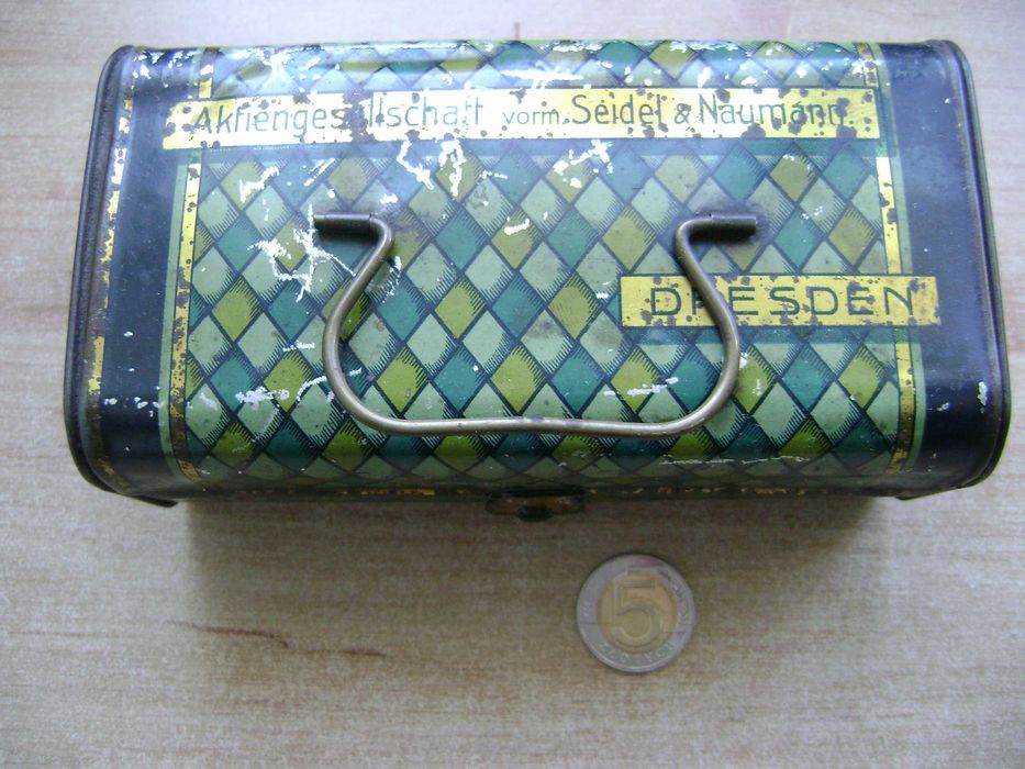Starocie z PRL - Pudełko blaszane przedwojenne? niemieckie