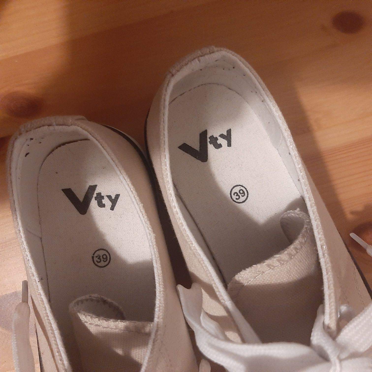 Buty Vty rozm 39 beżowe jasne