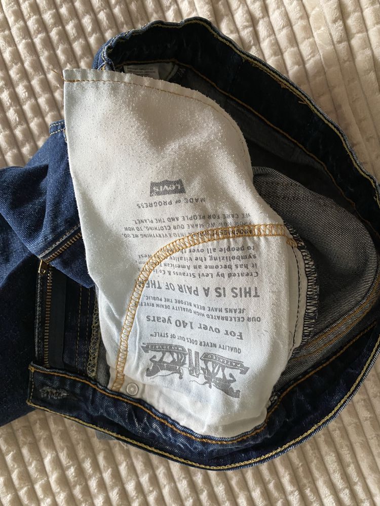 Продаж джинсових шортів Levis 511 практично в ідеальному стані.