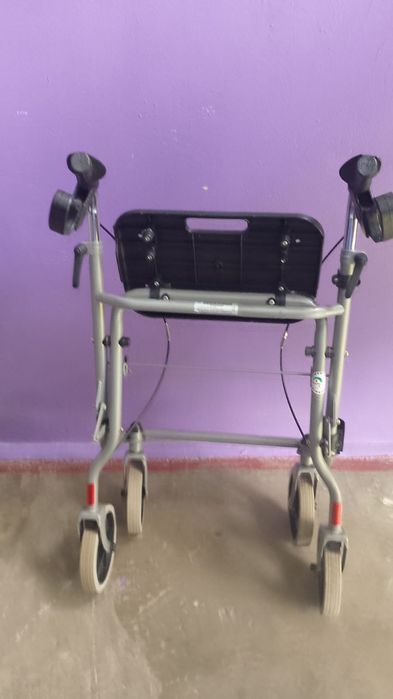 Ролатор, ходунки на колесах