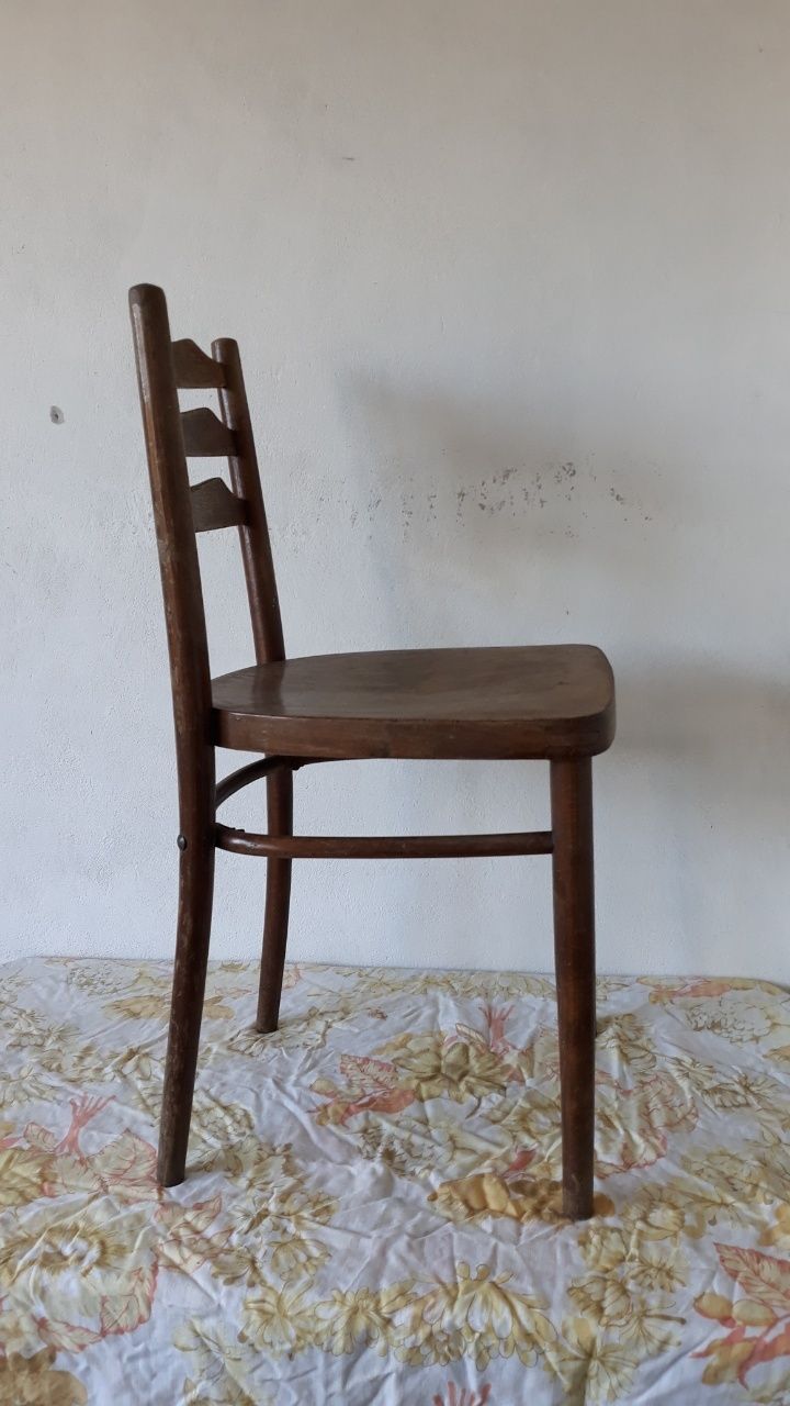 Stare krzesło z czasów PRL