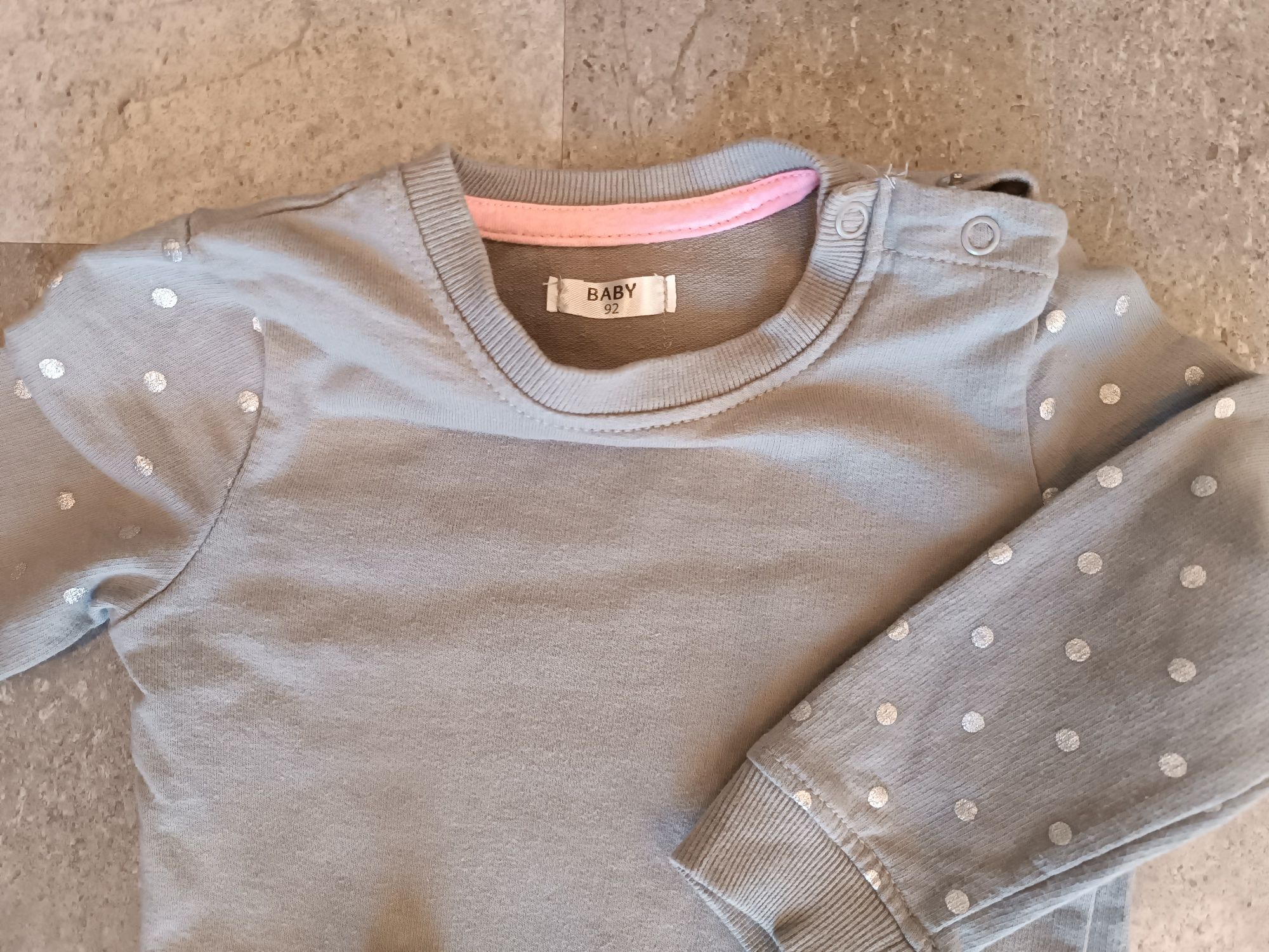 Bluzy dla dziewczynki w rozmiarze 80 i 92