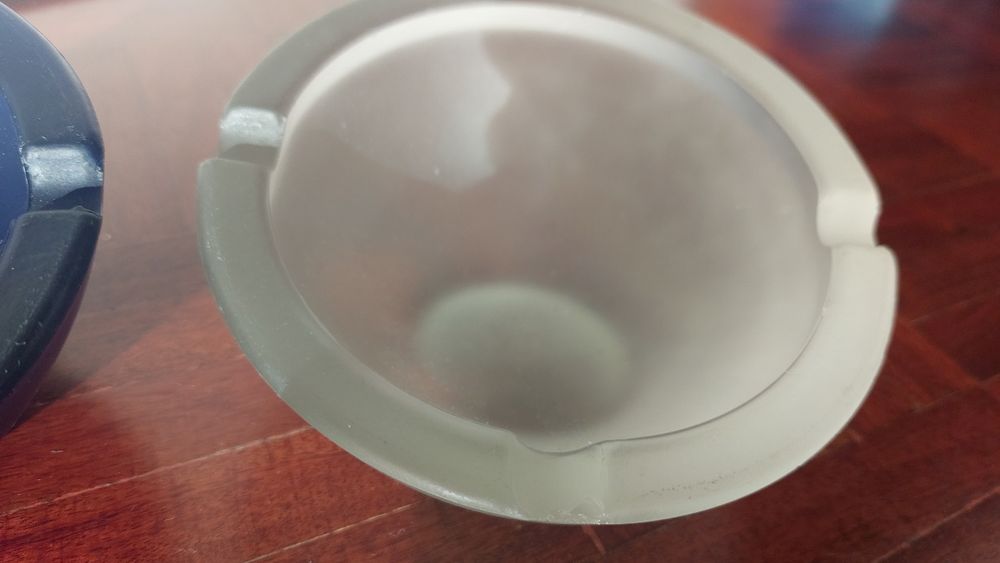 2 cinzeiros desenhados pelo Siza Vieira 50€ cada