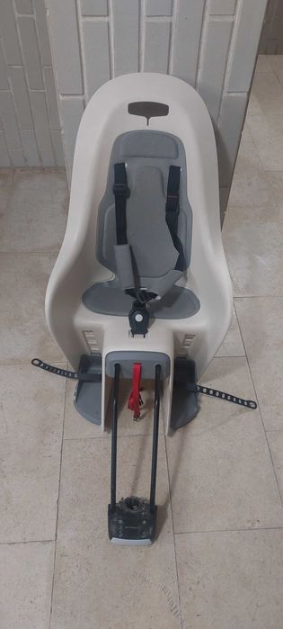 Cadeira para bicicleta com apoio no quadro