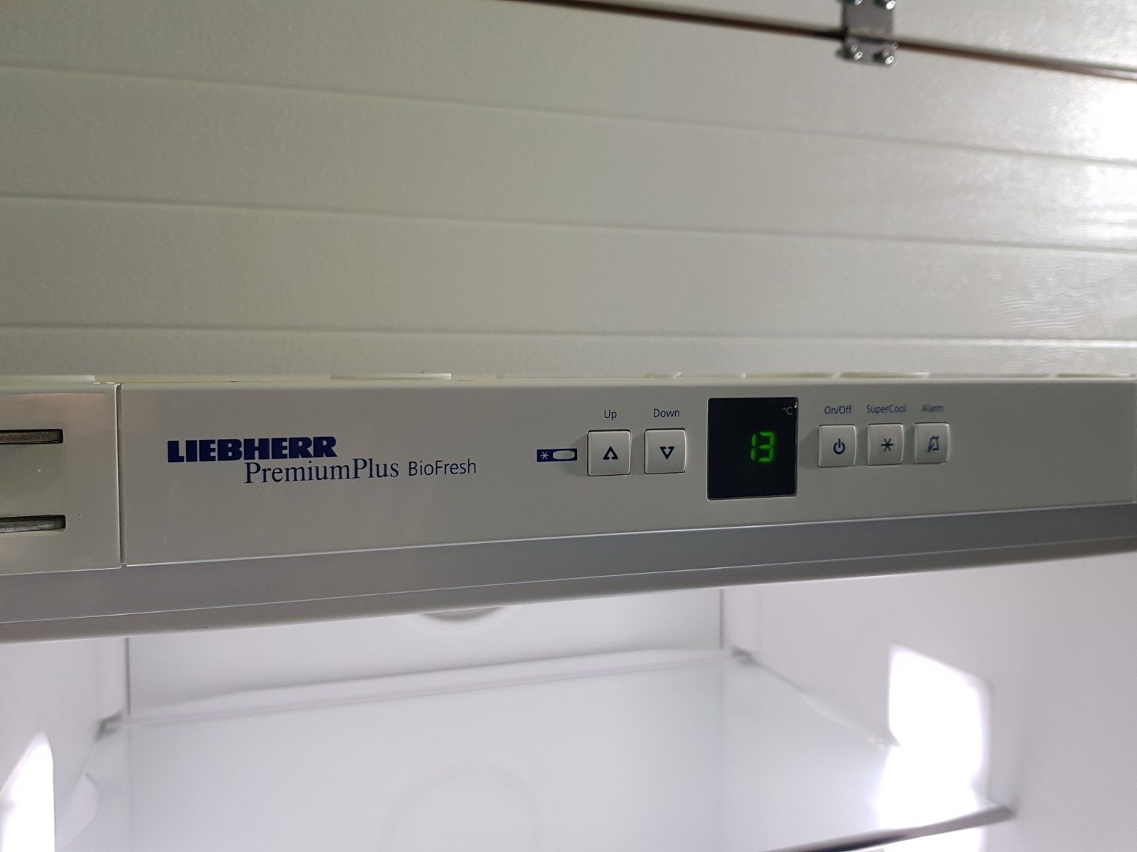 Холодильник однокамерный LIEBHERR IKB 3650 BioFresh LED PoverCooling