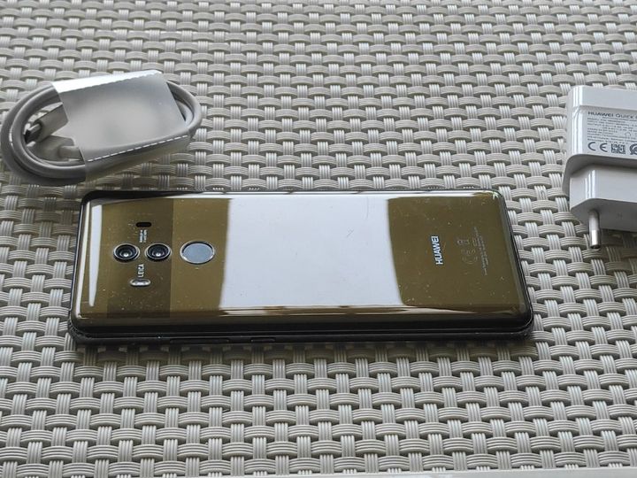 Huawei Mate 10 Pro front telefonu jak nowy, bateria między 2 a 3 dni