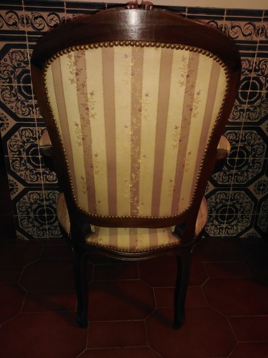 Cadeirão de Braços em Mogno Estofado