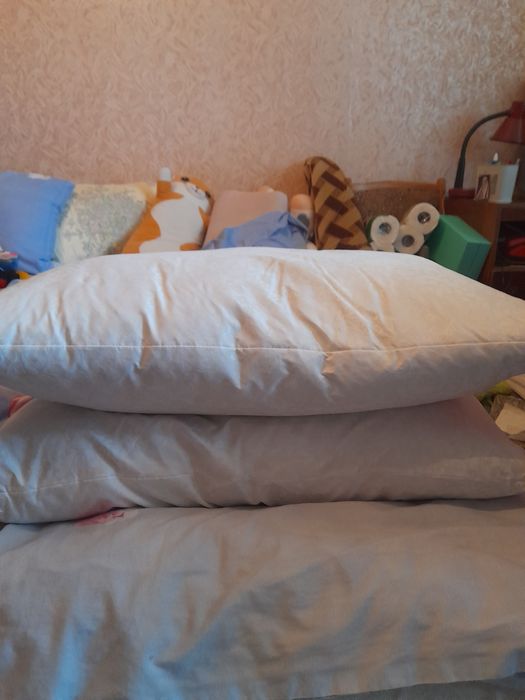Подушки пухові нові
