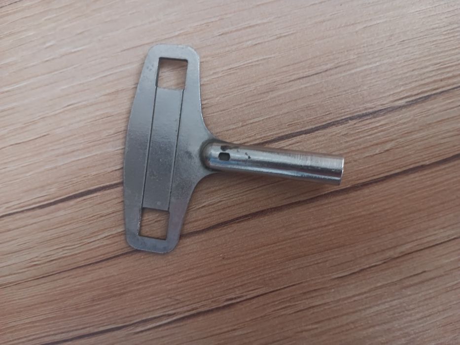 Przedwojenny zegar ścienny z wahadłem