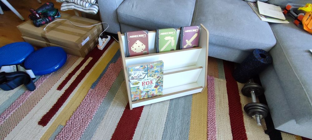 Regał na książki montessori, biblioteczka montessori dla dziecka