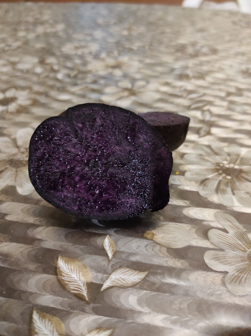 Картопля, картошка з фіолетовою м'якоттю