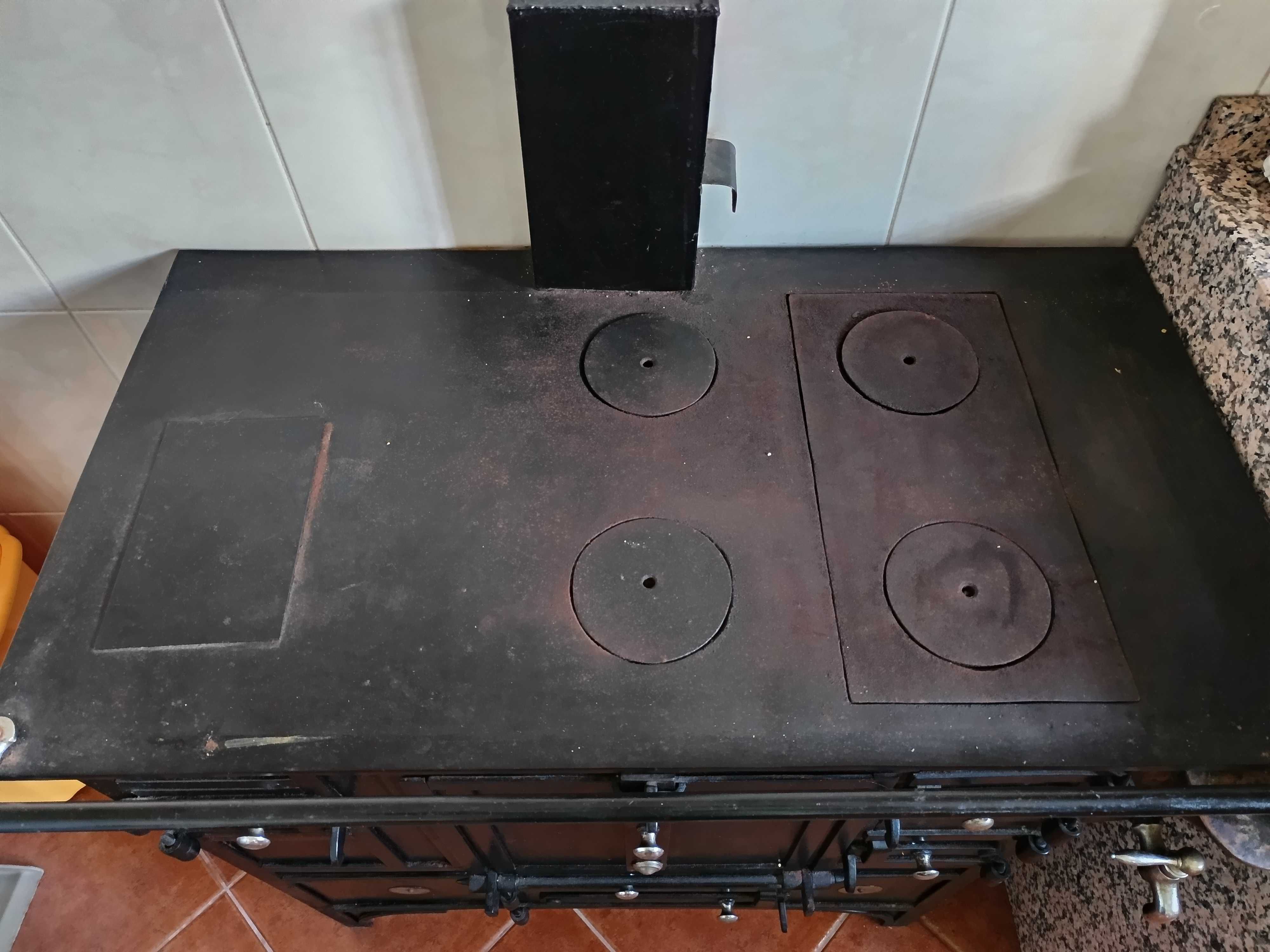 Fogão de lenha quase novo