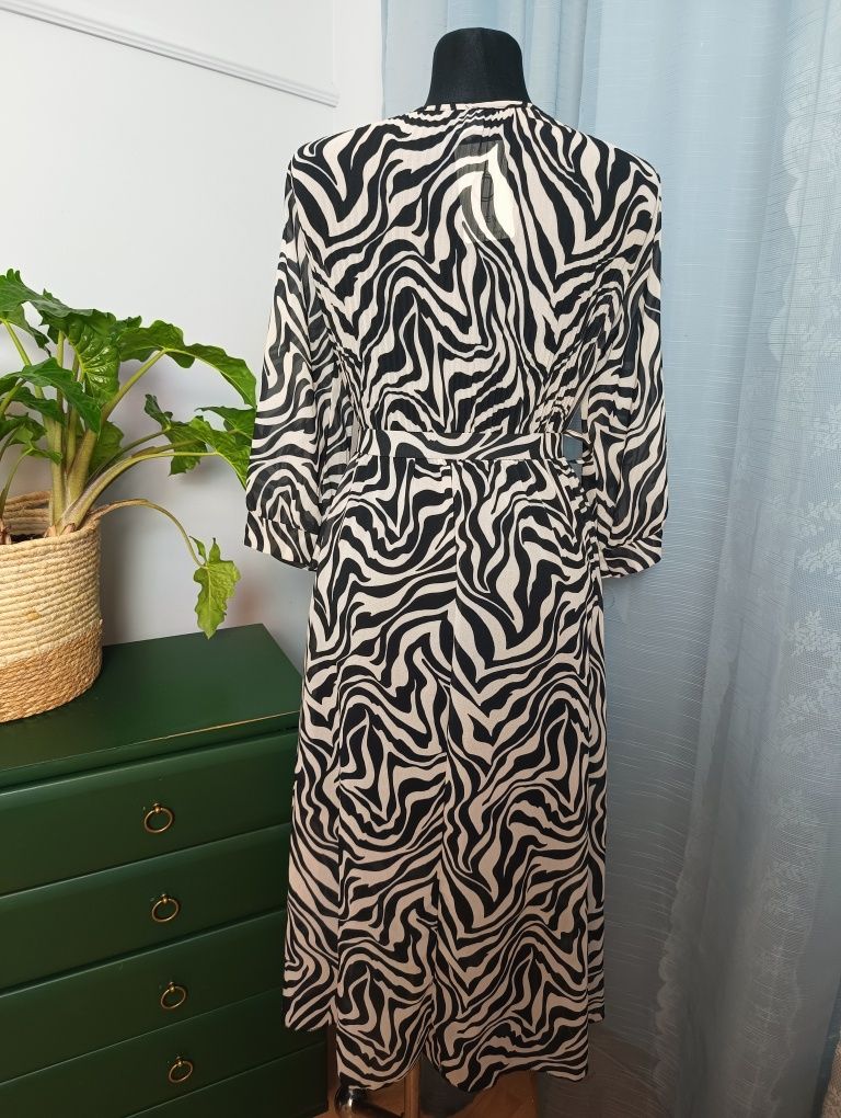 Śliczna, długa sukienka zebra