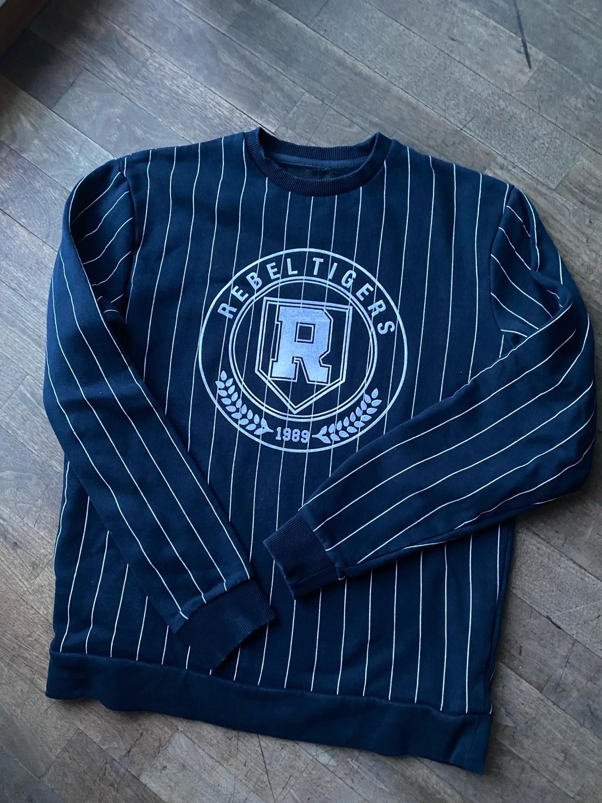 Bluza bez kaptura nadruk paski