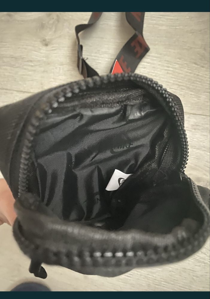 Saszetka nike 101