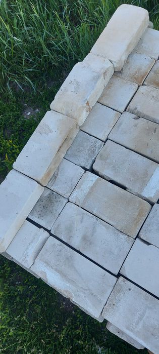 Cegła biała i czerwona  jak nowa