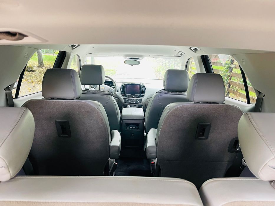 Шевроле Traverse 20 год семь мест минимальный пробег не крашеный!