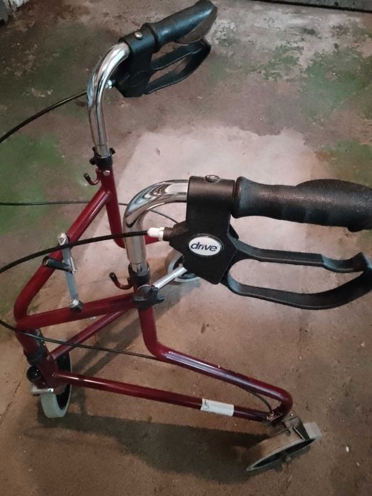 Продам ходунки Ролатор для взрослых.