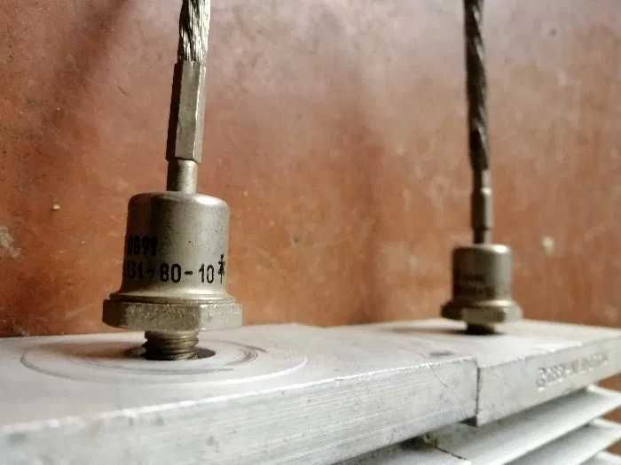 Диод силовой Д161-320(200)/ДЛ131. В200 с радиатором охлаждения