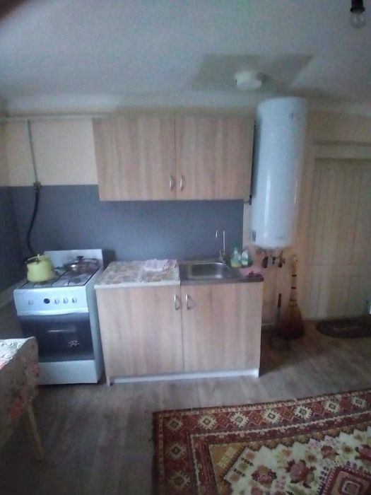Оренда  пів. будинку 60м.кв. 2суміжні кімнати.  ДВРЗ. Господар.