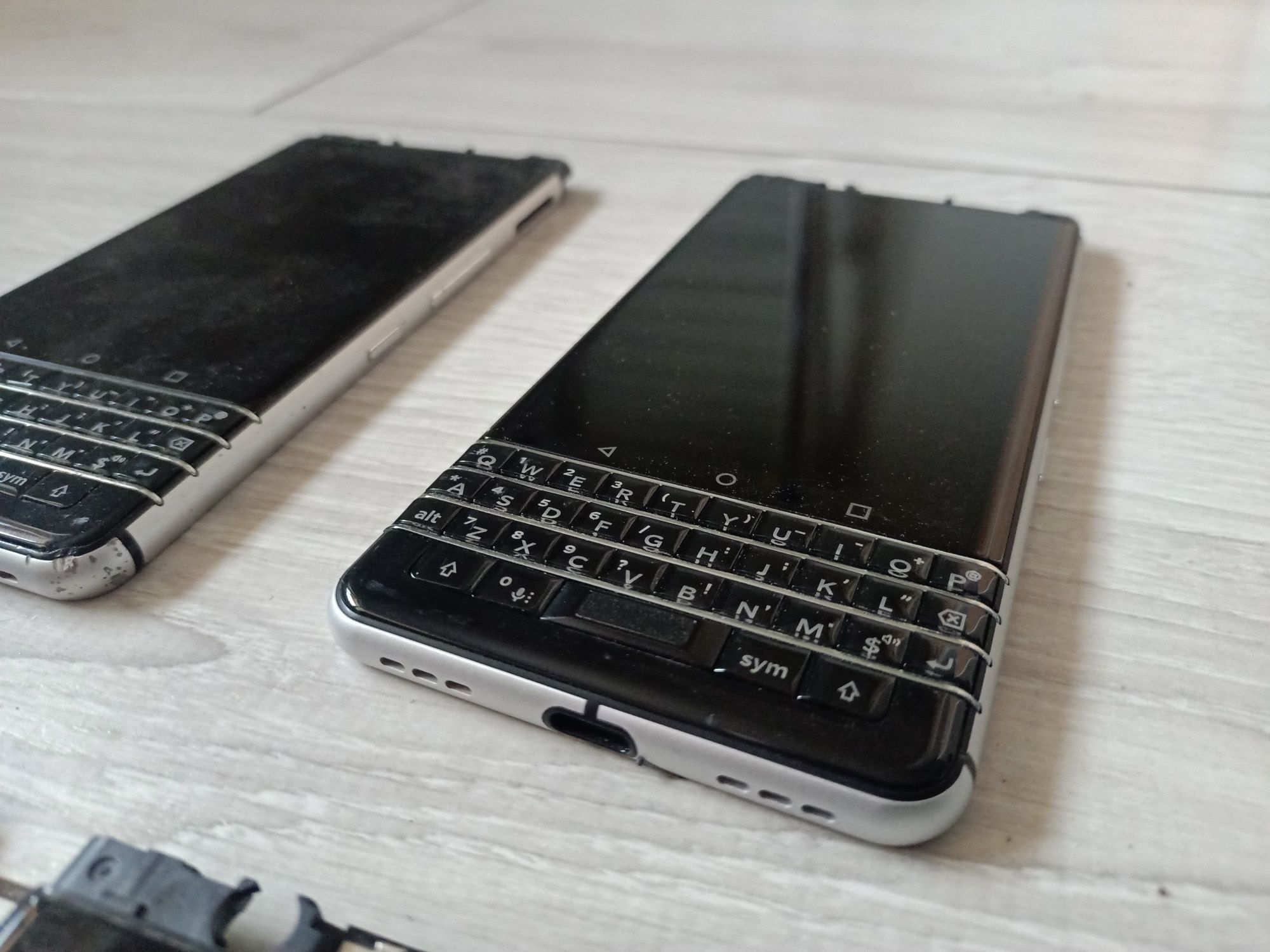 Wyświetlacz Ekran Digitizer Blackberry Keyone DTEK70 BBB100-2