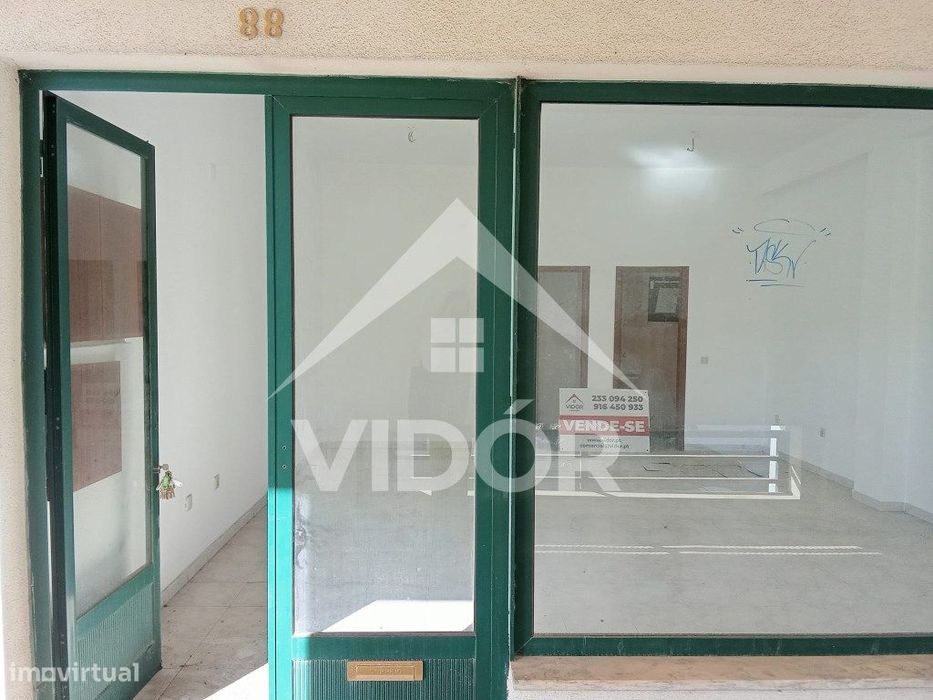 Loja no Novo Mercado Municipal da Baixa da Banheira - CT