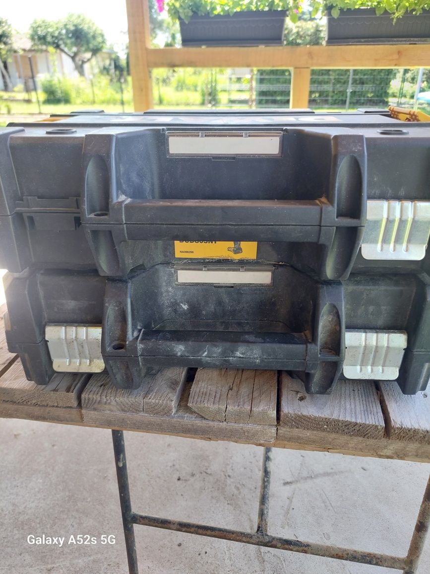 Skrzynki na elektronarzędzia dewalt
