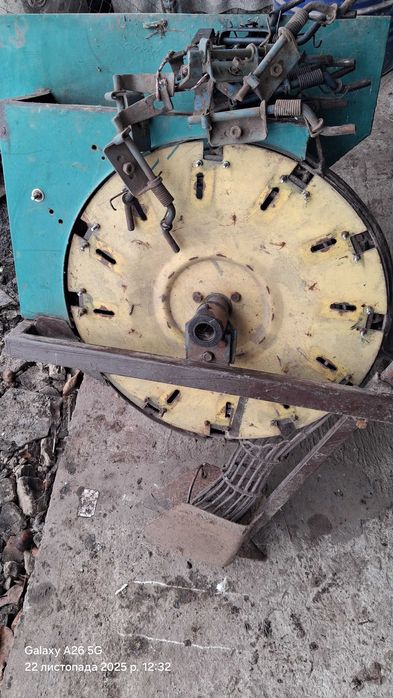 Картоплесаджалка на плуг однорядна